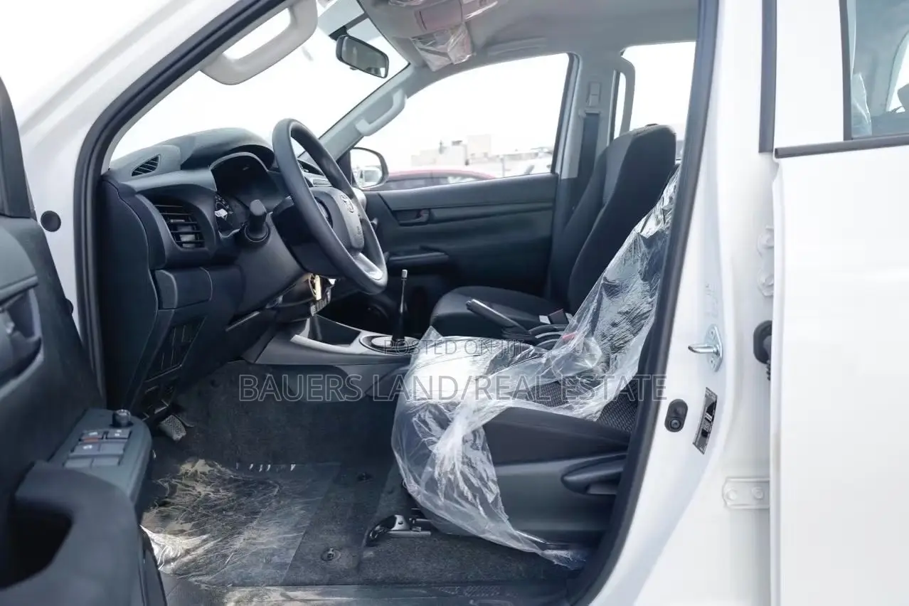 New Toyota Hilux 2026 White