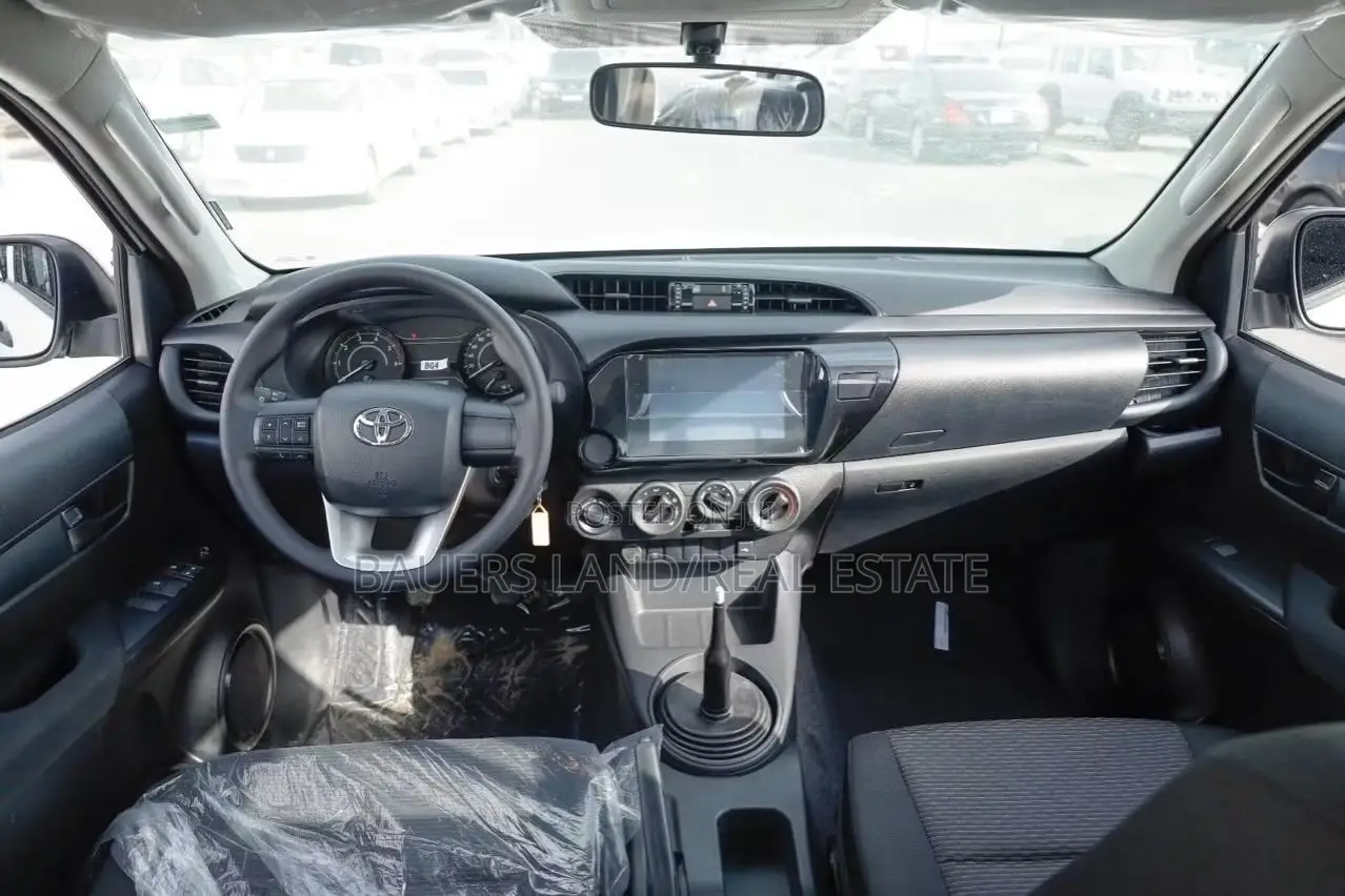 New Toyota Hilux 2026 White