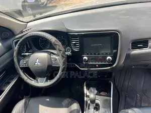 Mitsubishi Outlander SE FWD 2020 Silver
