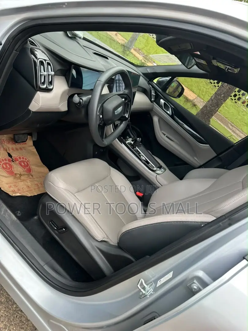 Geely Boyue 2025 Silver