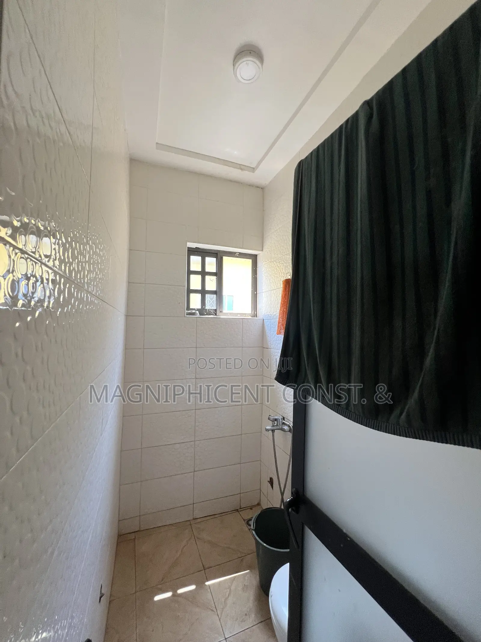 4bdrm House in Lakeside, Ashaley Botwe for sale