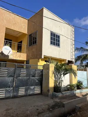 4bdrm House in Lakeside, Ashaley Botwe for sale