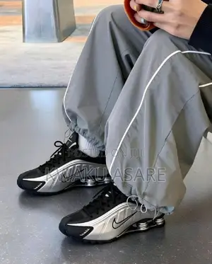 Nike Shox R4 "Metallic Silver / Black / Comet Red
