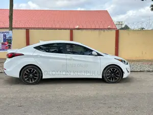 Hyundai Elantra SE Sedan FWD (1.8L 4cyl 6A) 2016 White
