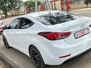 Hyundai Elantra SE Sedan FWD (1.8L 4cyl 6A) 2016 White