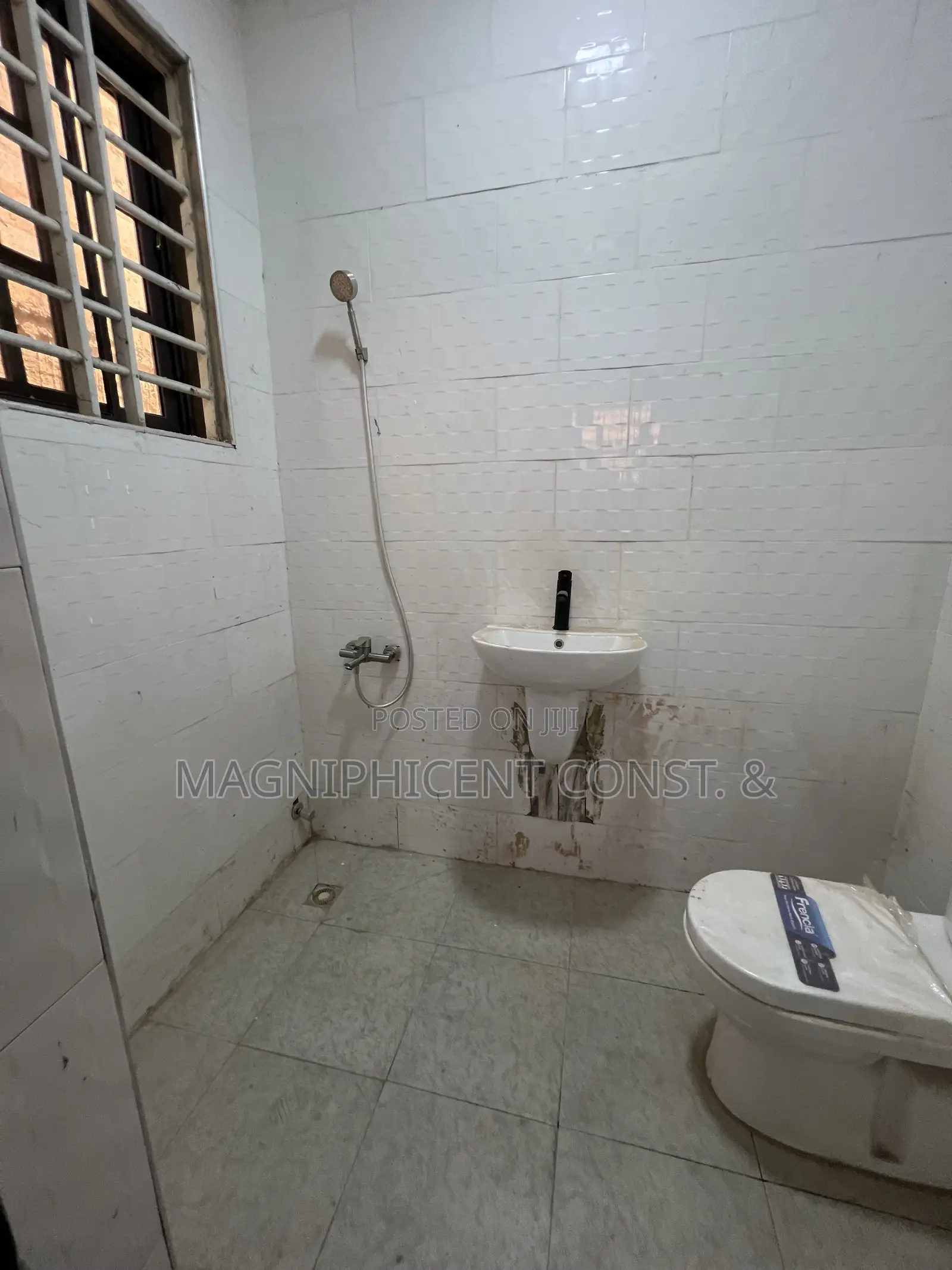 3bdrm Apartment in Lakeside, Ashaley Botwe for rent