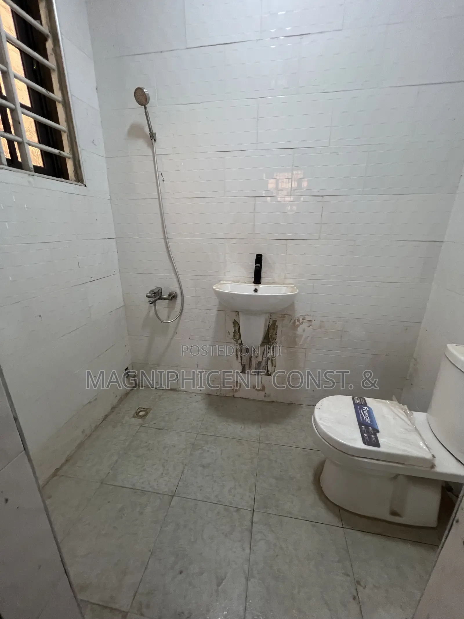 3bdrm Apartment in Lakeside, Ashaley Botwe for rent