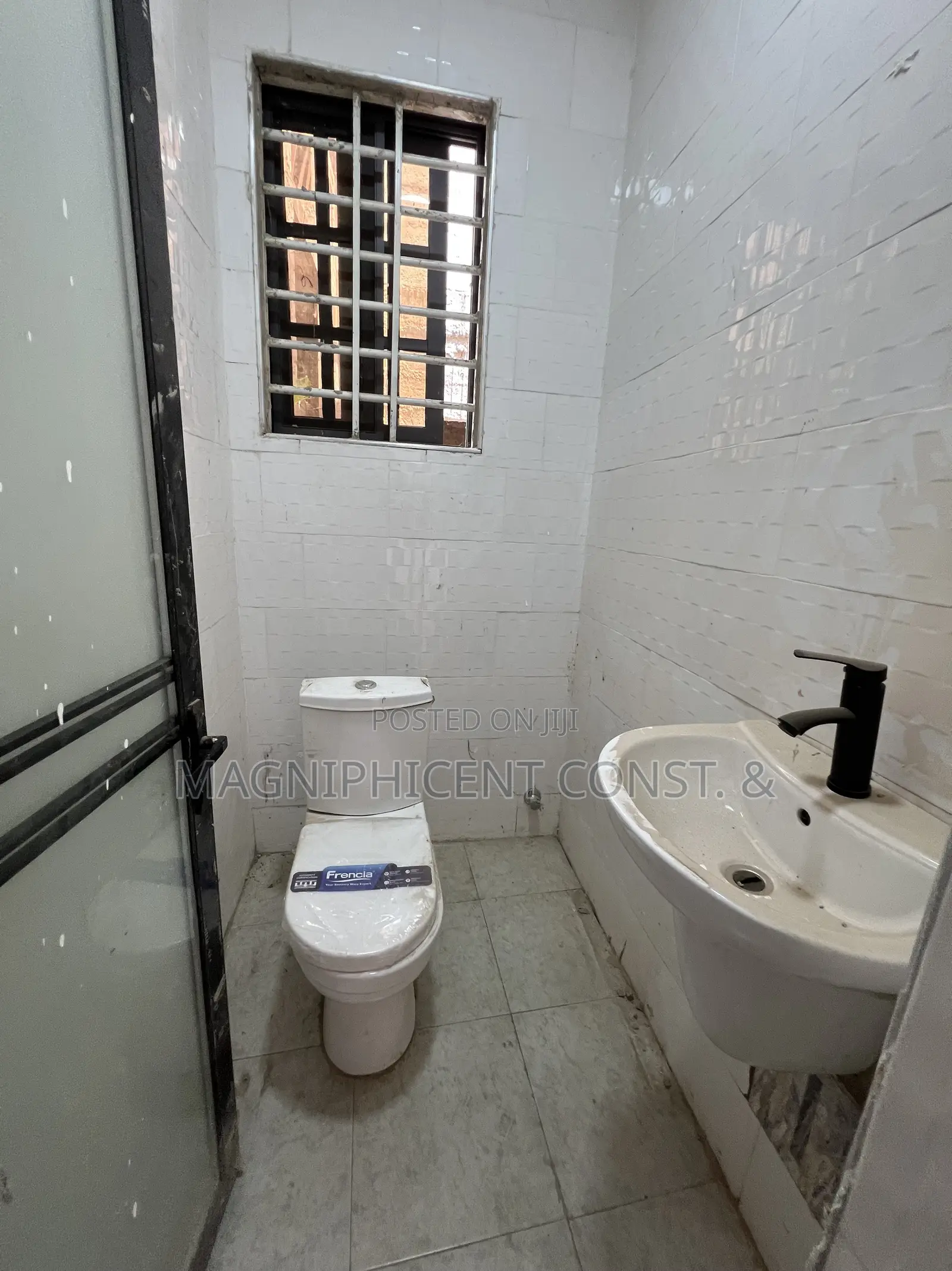 3bdrm Apartment in Lakeside, Ashaley Botwe for rent
