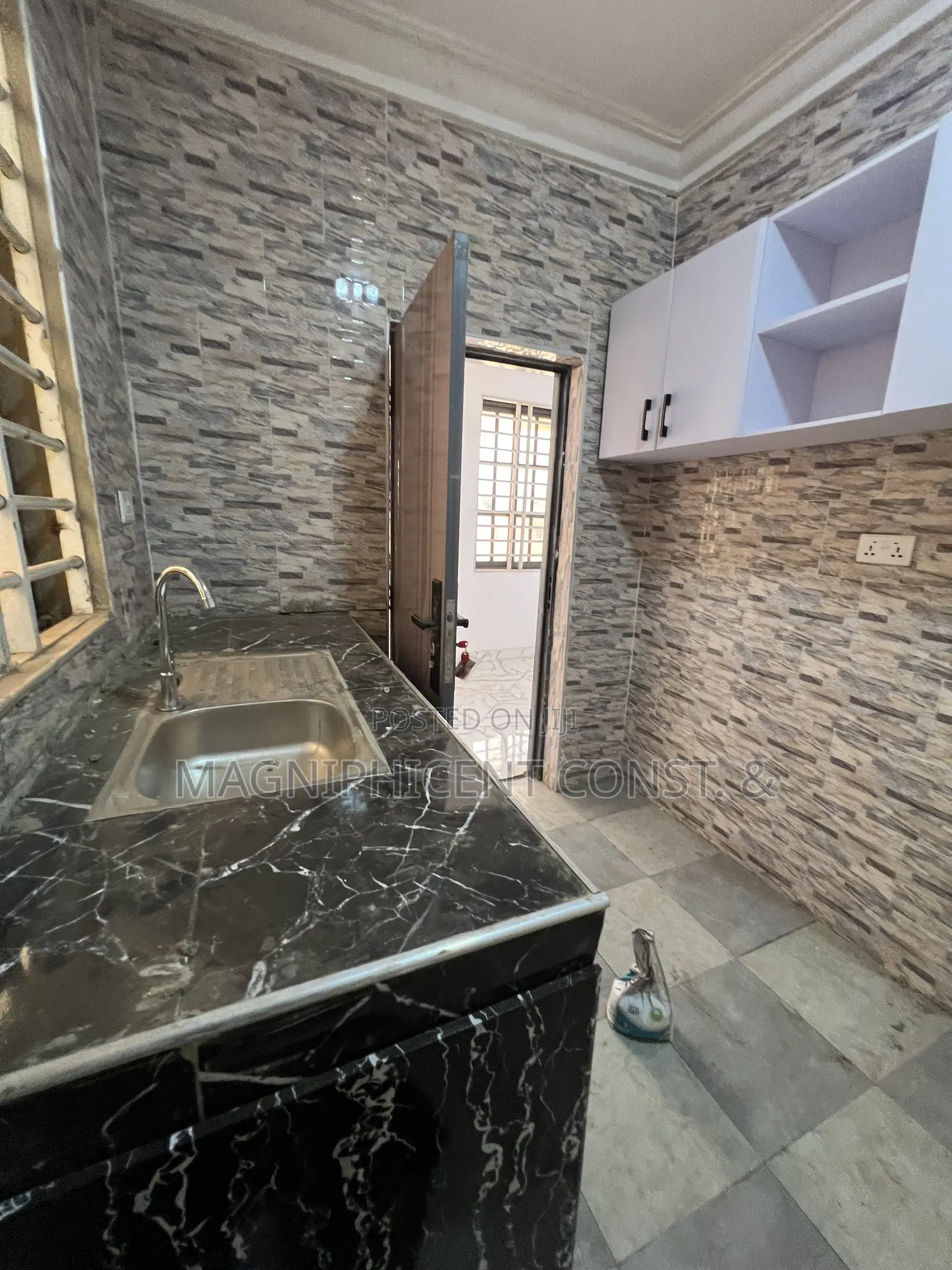 3bdrm Apartment in Lakeside, Ashaley Botwe for rent