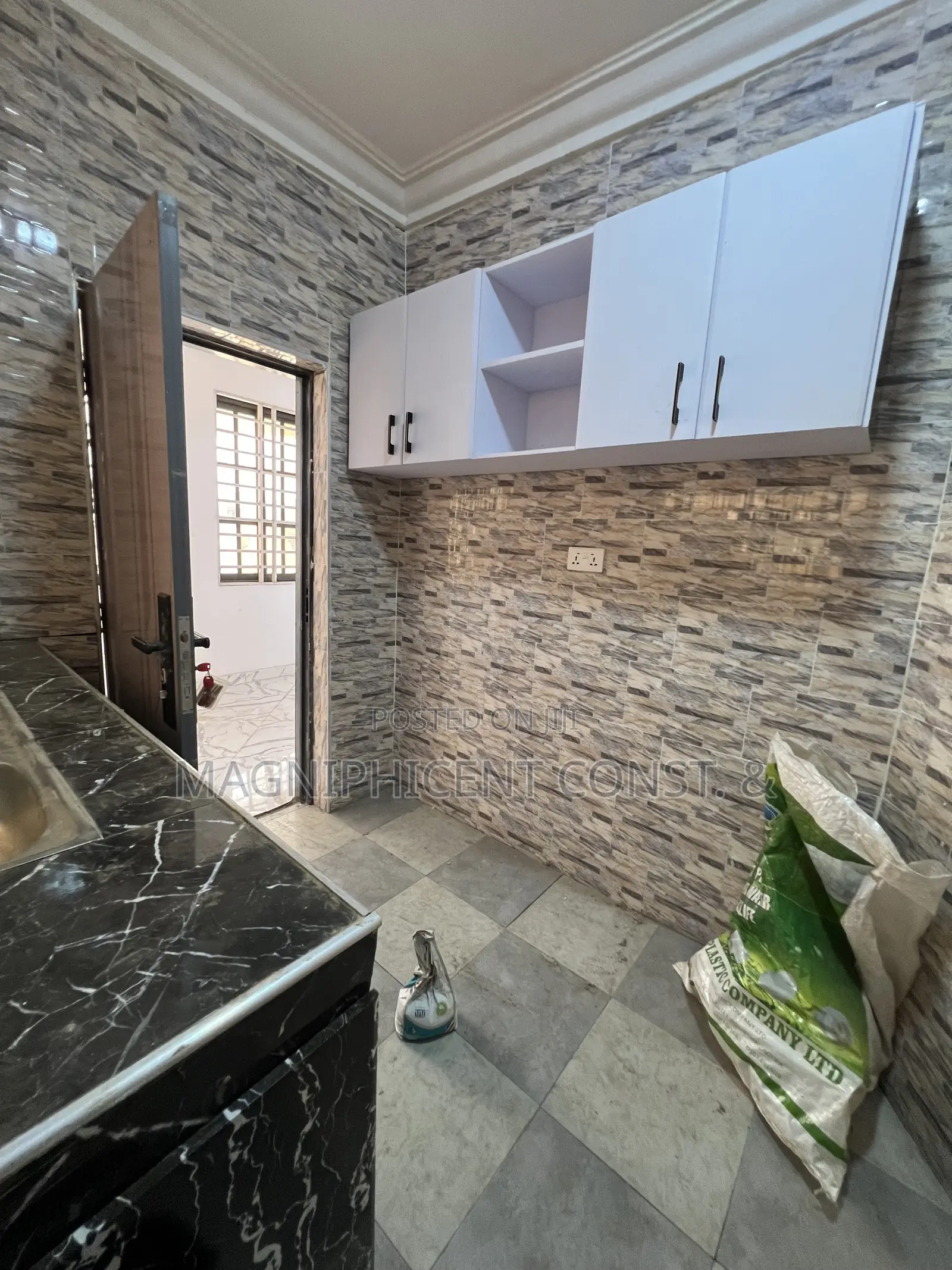3bdrm Apartment in Lakeside, Ashaley Botwe for rent
