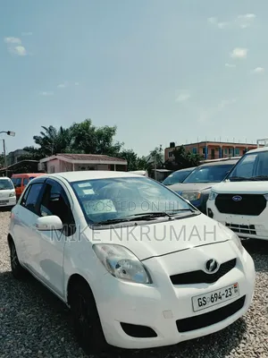 Toyota Vitz 2010 White