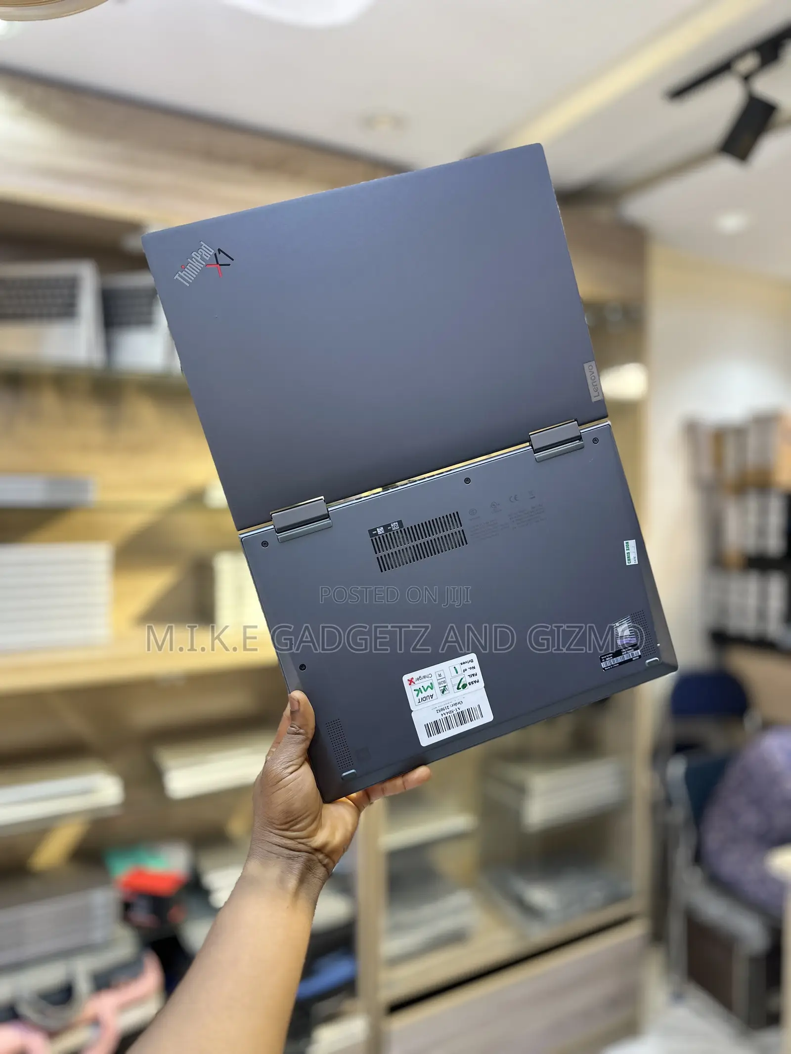 Laptop Lenovo ThinkPad X1 Yoga Gen 8 16GB Intel Core i7 SSD 512GB