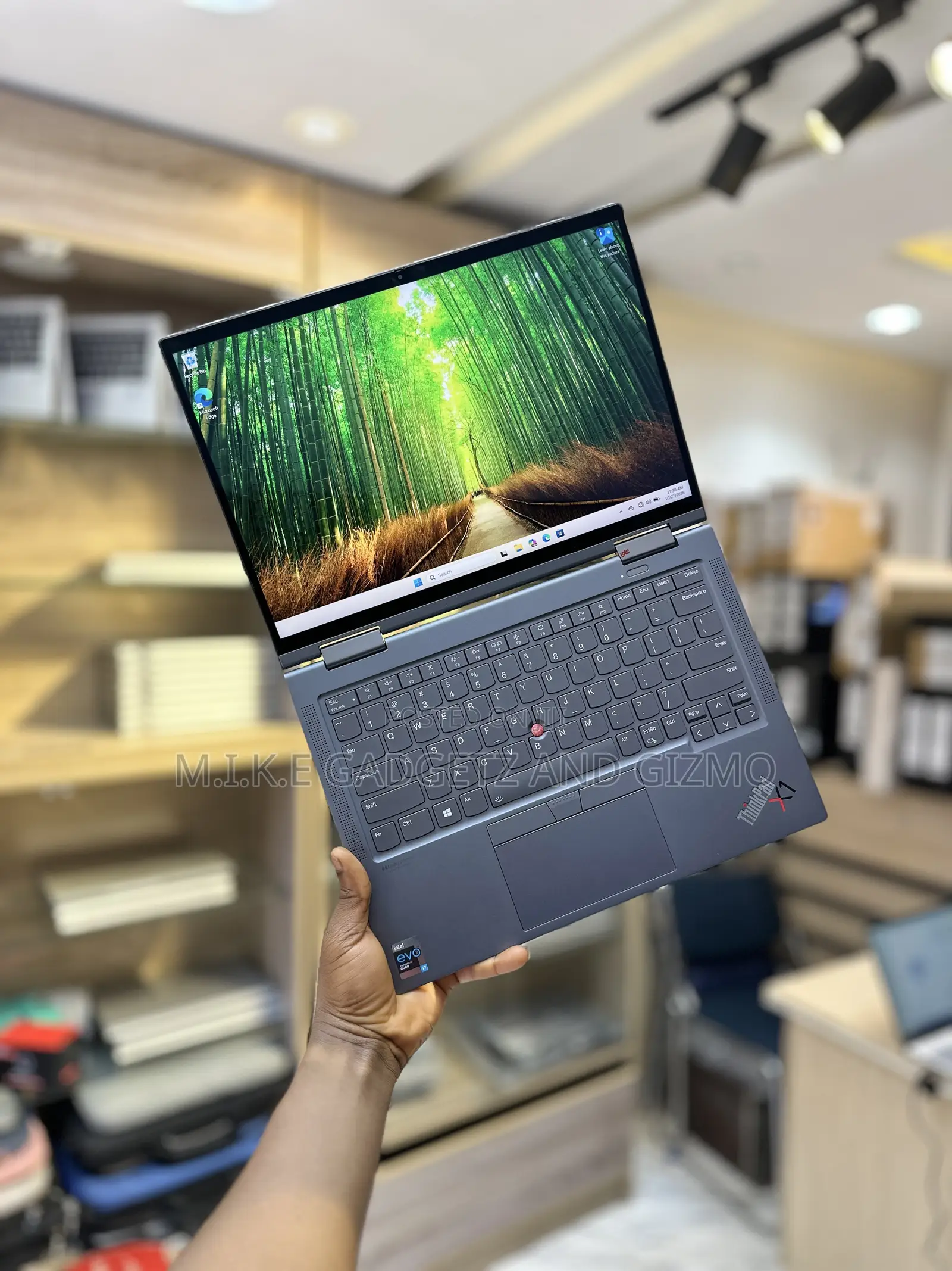 Laptop Lenovo ThinkPad X1 Yoga Gen 8 16GB Intel Core i7 SSD 512GB