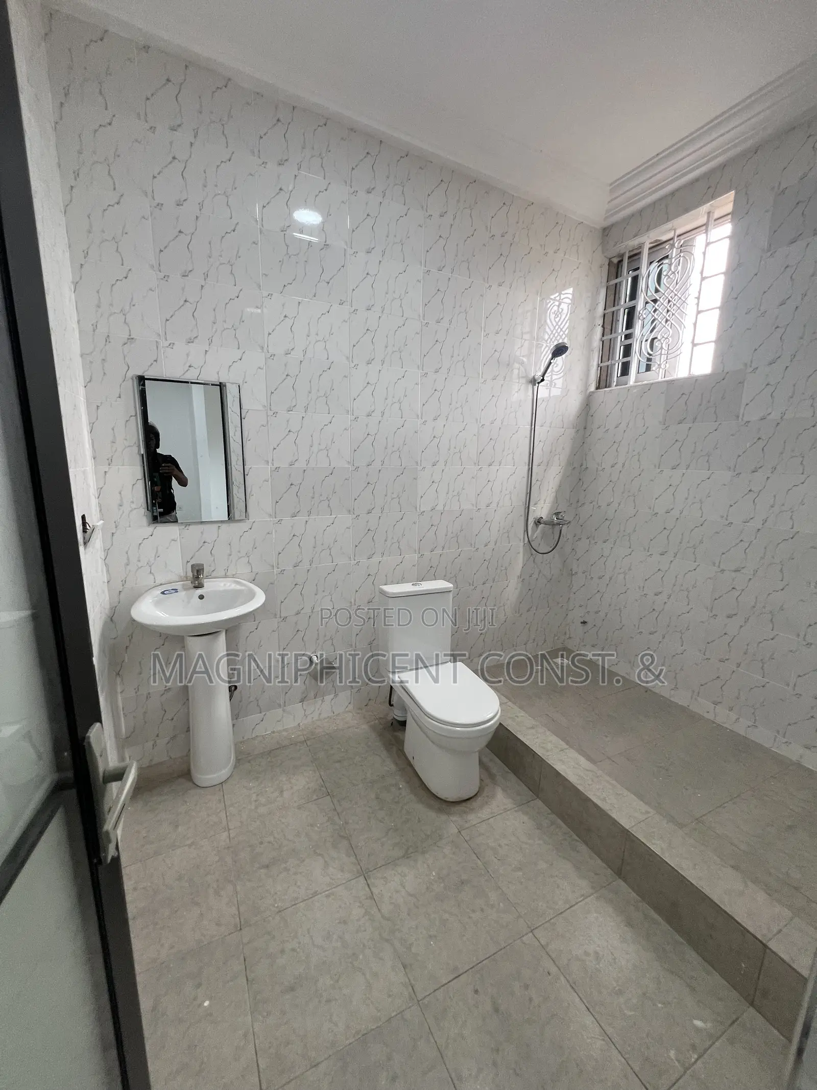 2bdrm Apartment in Lakeside, Ashaley Botwe for rent