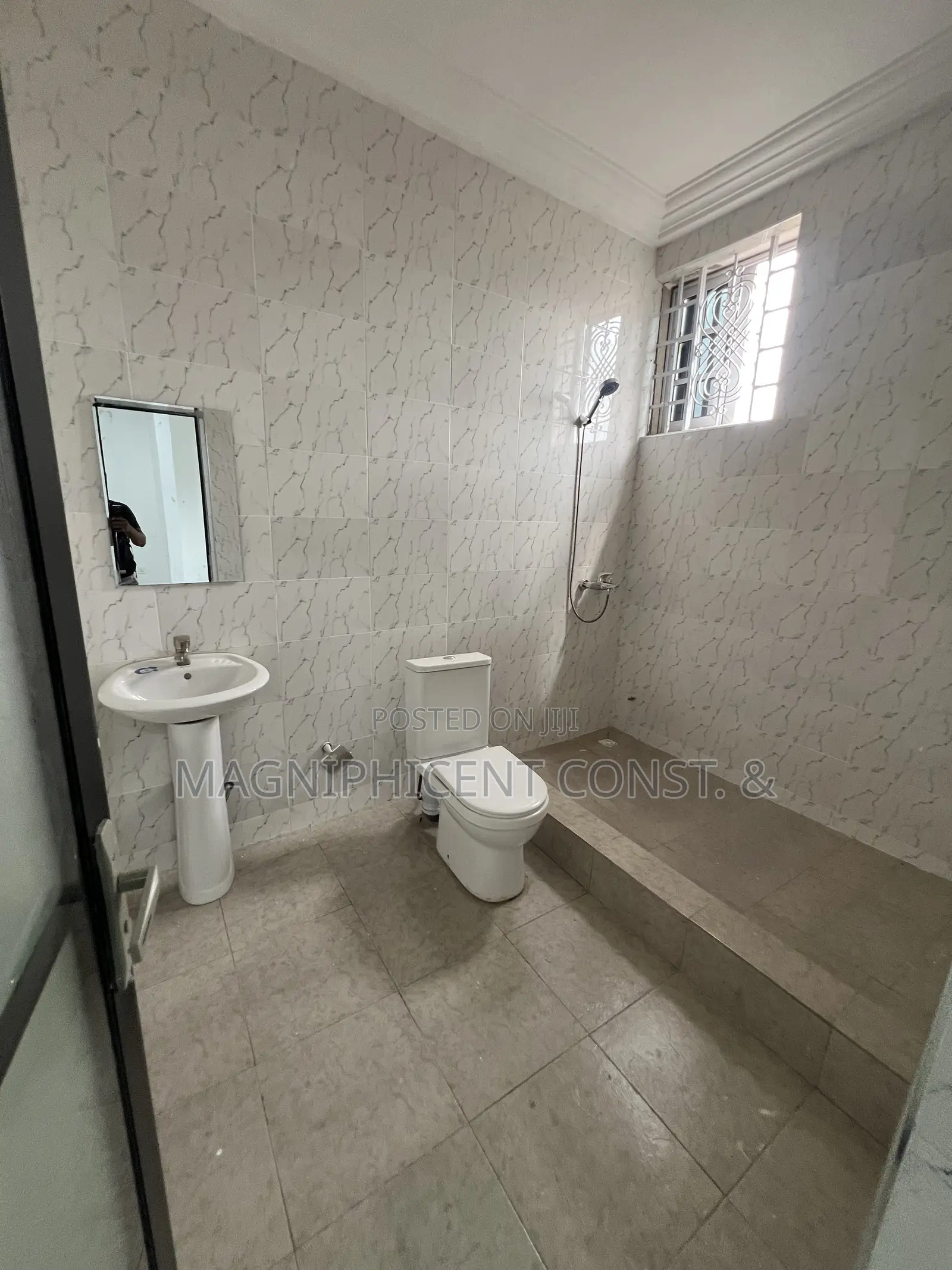 2bdrm Apartment in Lakeside, Ashaley Botwe for rent