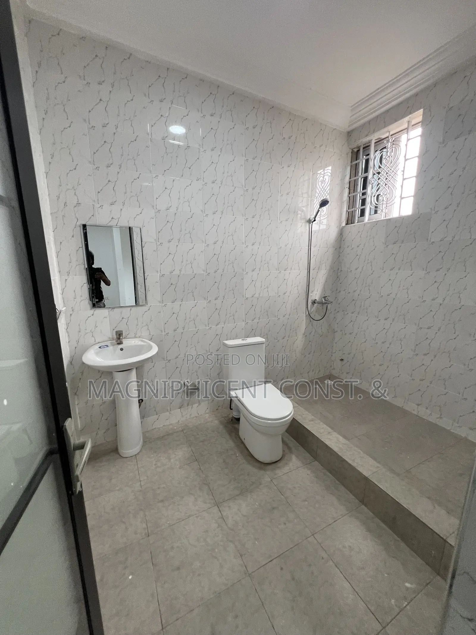 2bdrm Apartment in Lakeside, Ashaley Botwe for rent