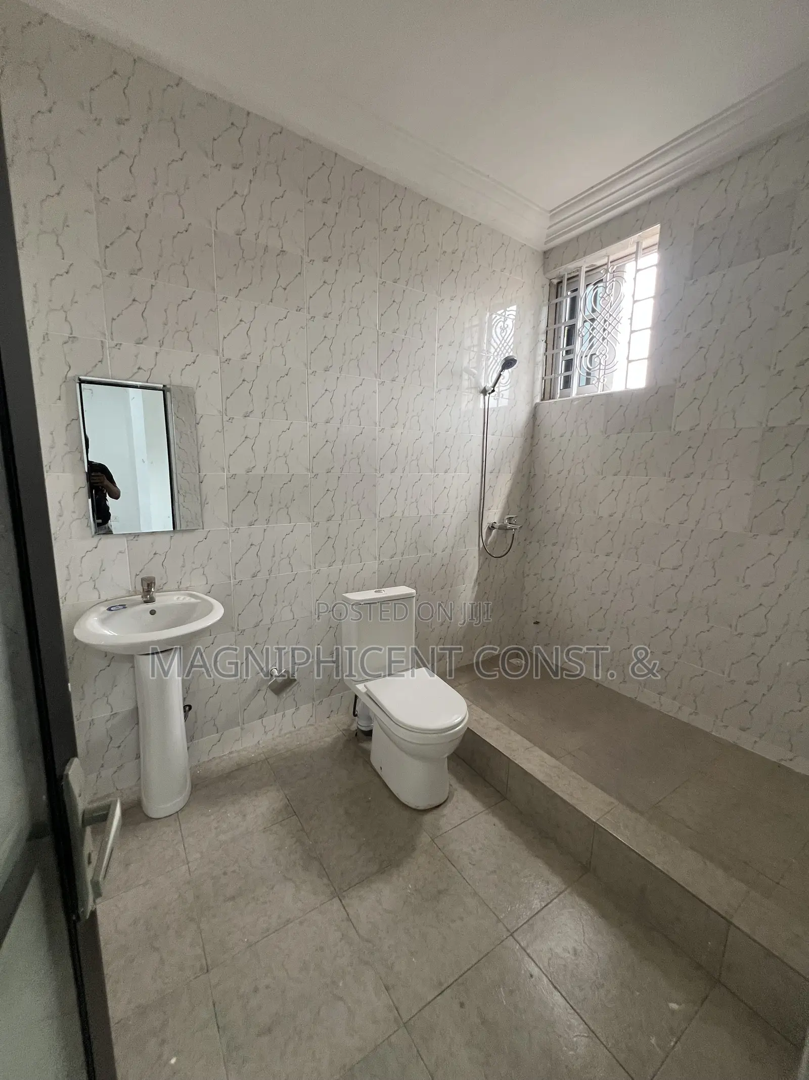 2bdrm Apartment in Lakeside, Ashaley Botwe for rent