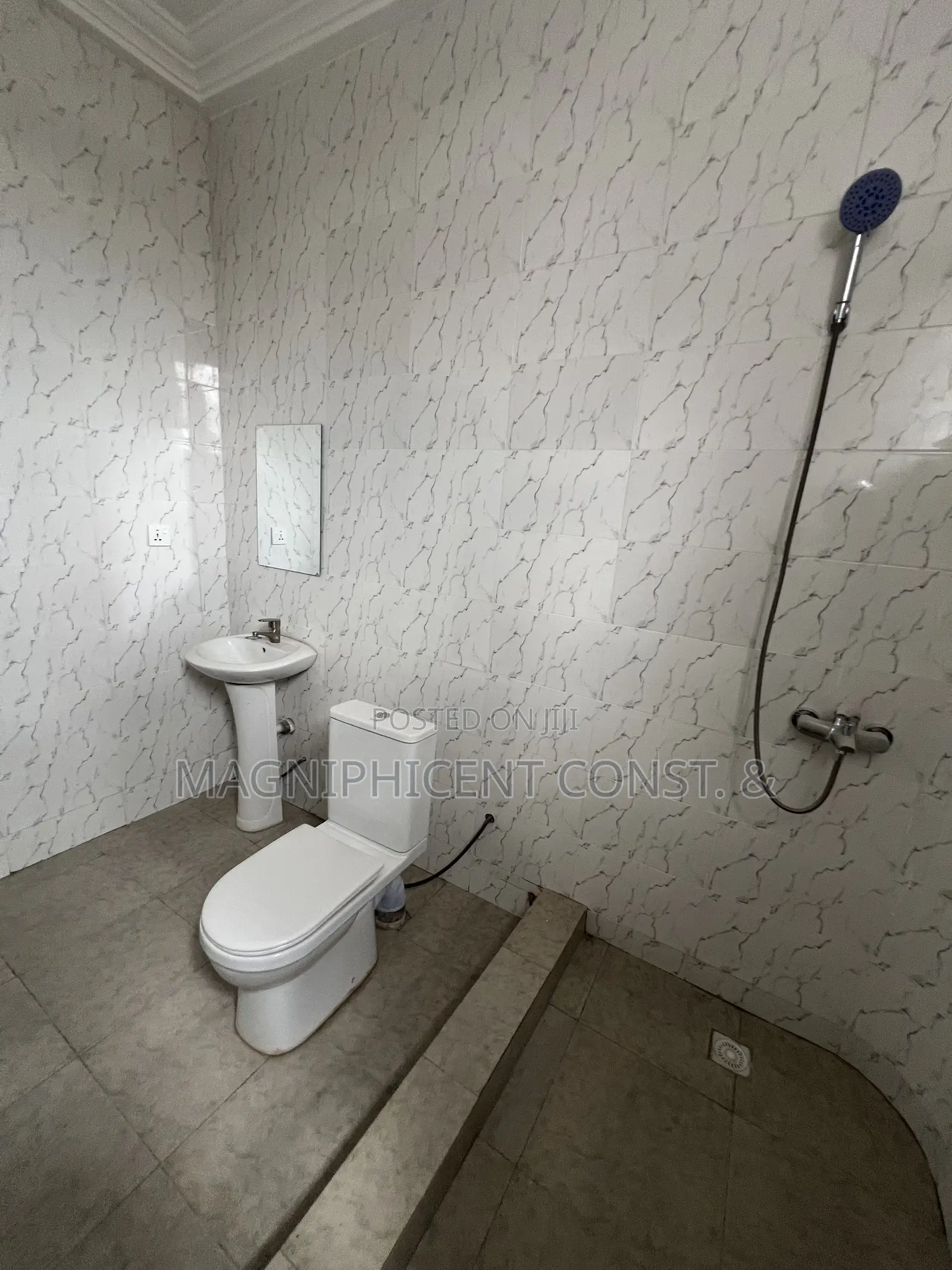 2bdrm Apartment in Lakeside, Ashaley Botwe for rent
