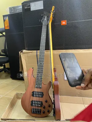 IBANEZ Active 5-String Bass Guitar