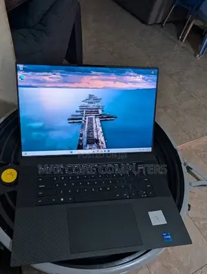 Desktop Computer Dell Precision 5720 32GB Intel Core i7 SSD 1T