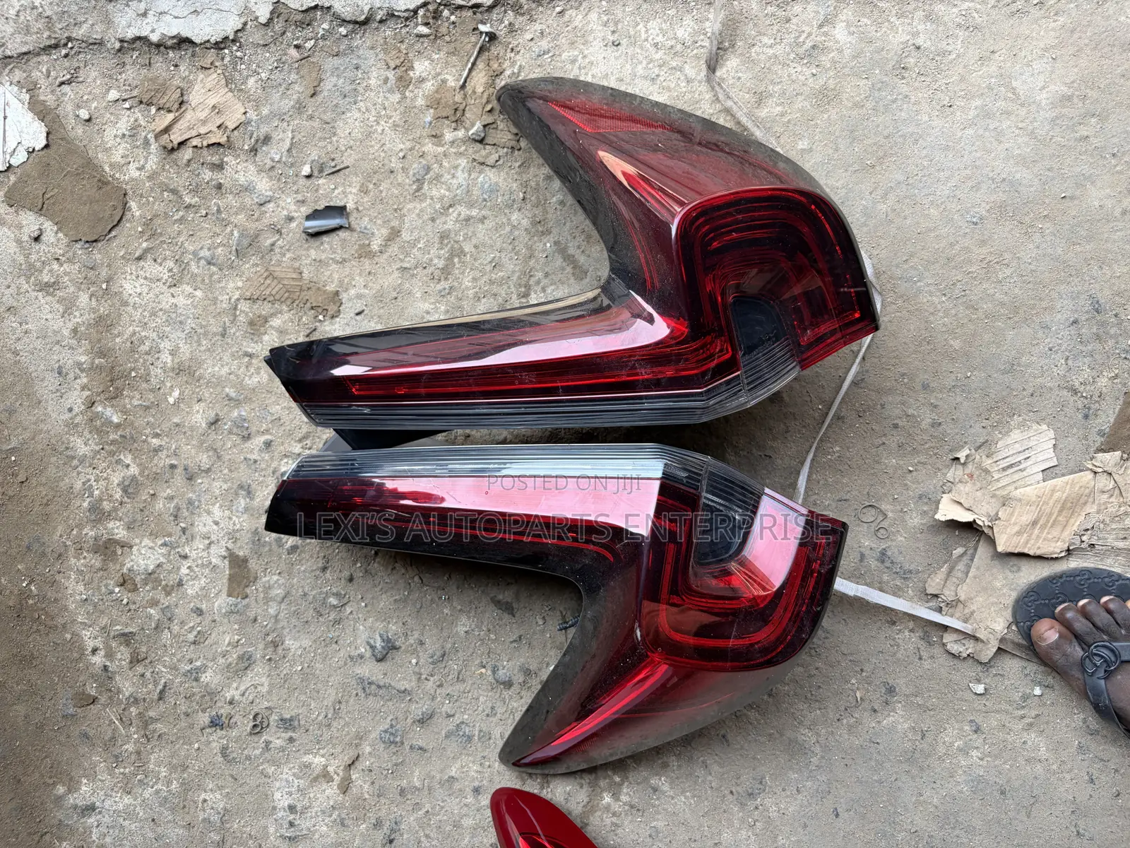 Honda CRV 2017,2018,2019,2020,2021taillight Pair Available