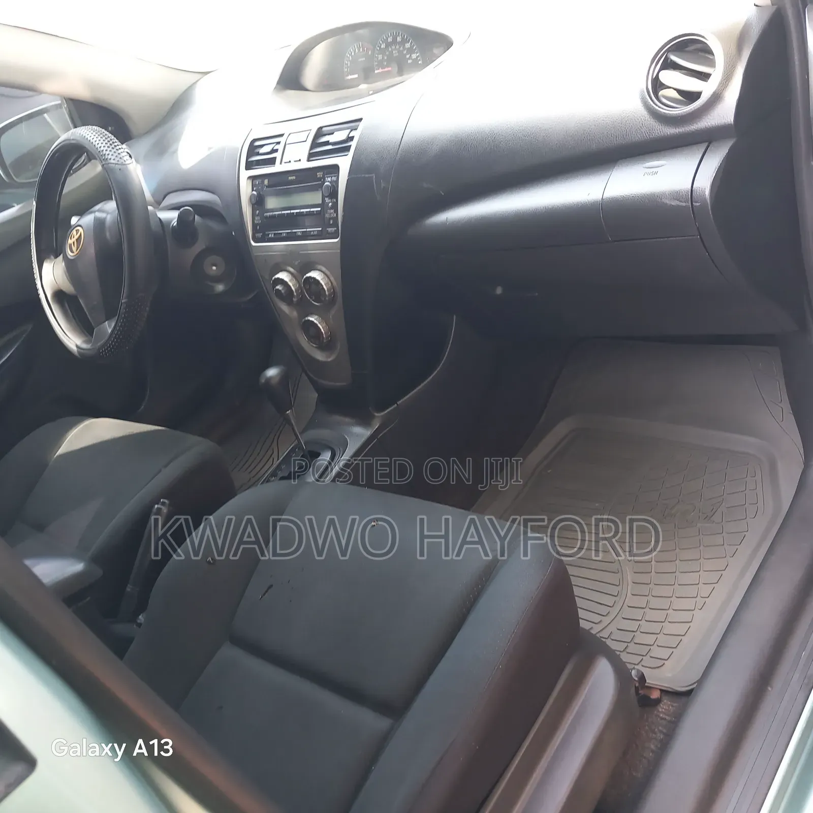 Toyota Yaris Base Sedan 4dr 2010 Green