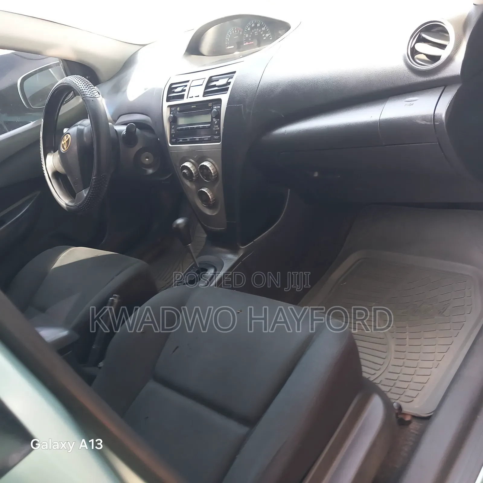 Toyota Yaris Base Sedan 4dr 2010 Green
