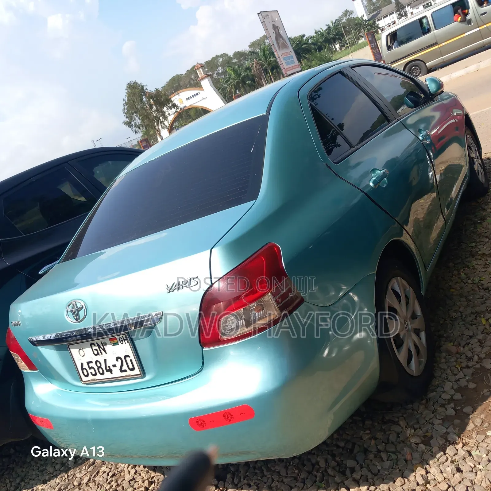 Toyota Yaris Base Sedan 4dr 2010 Green