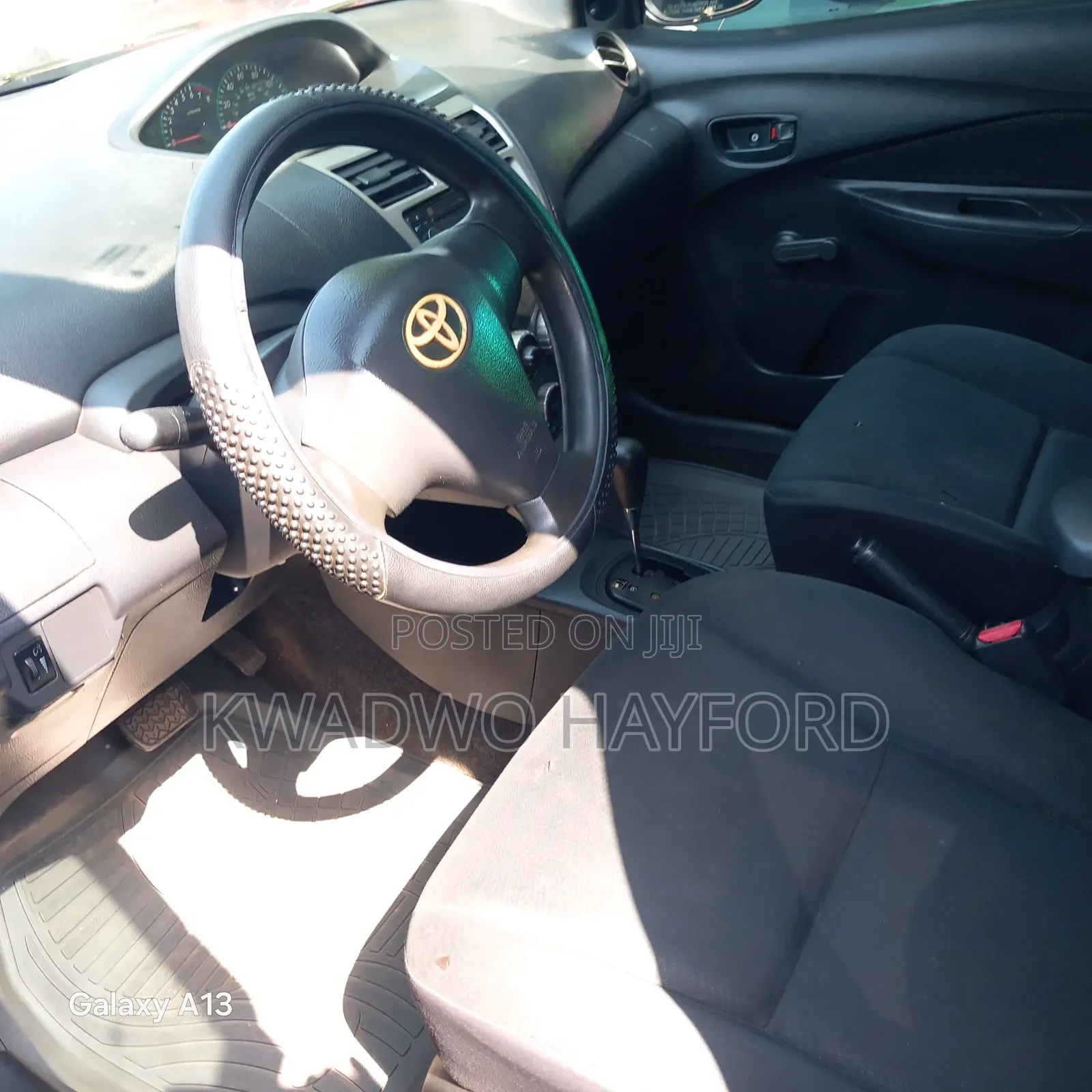 Toyota Yaris Base Sedan 4dr 2010 Green