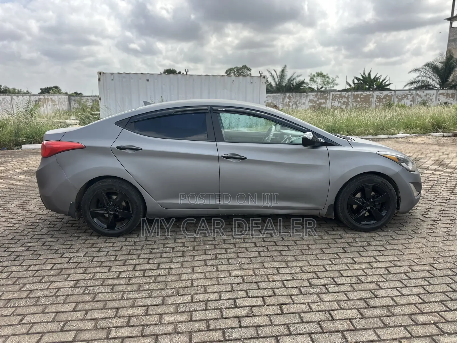 Hyundai Elantra Limited Sedan FWD (1.8L 4cyl 6A) 2013 Gray