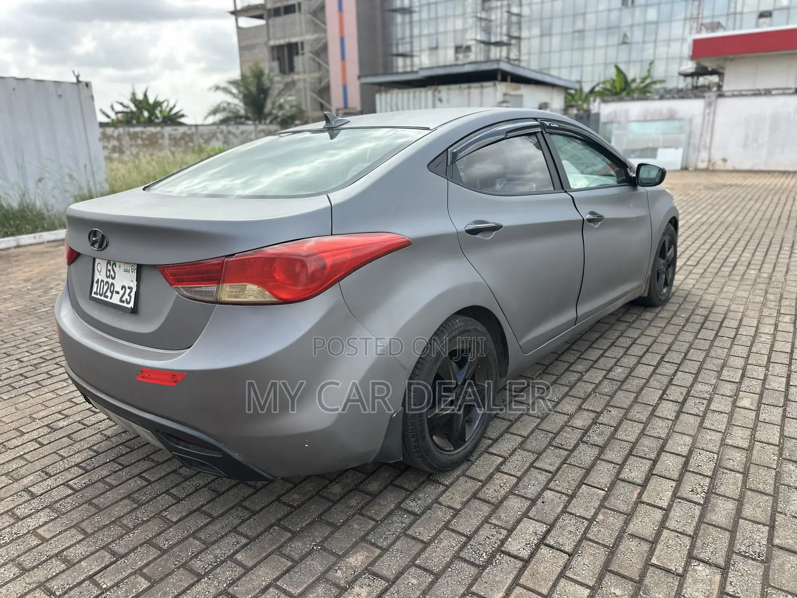 Hyundai Elantra Limited Sedan FWD (1.8L 4cyl 6A) 2013 Gray