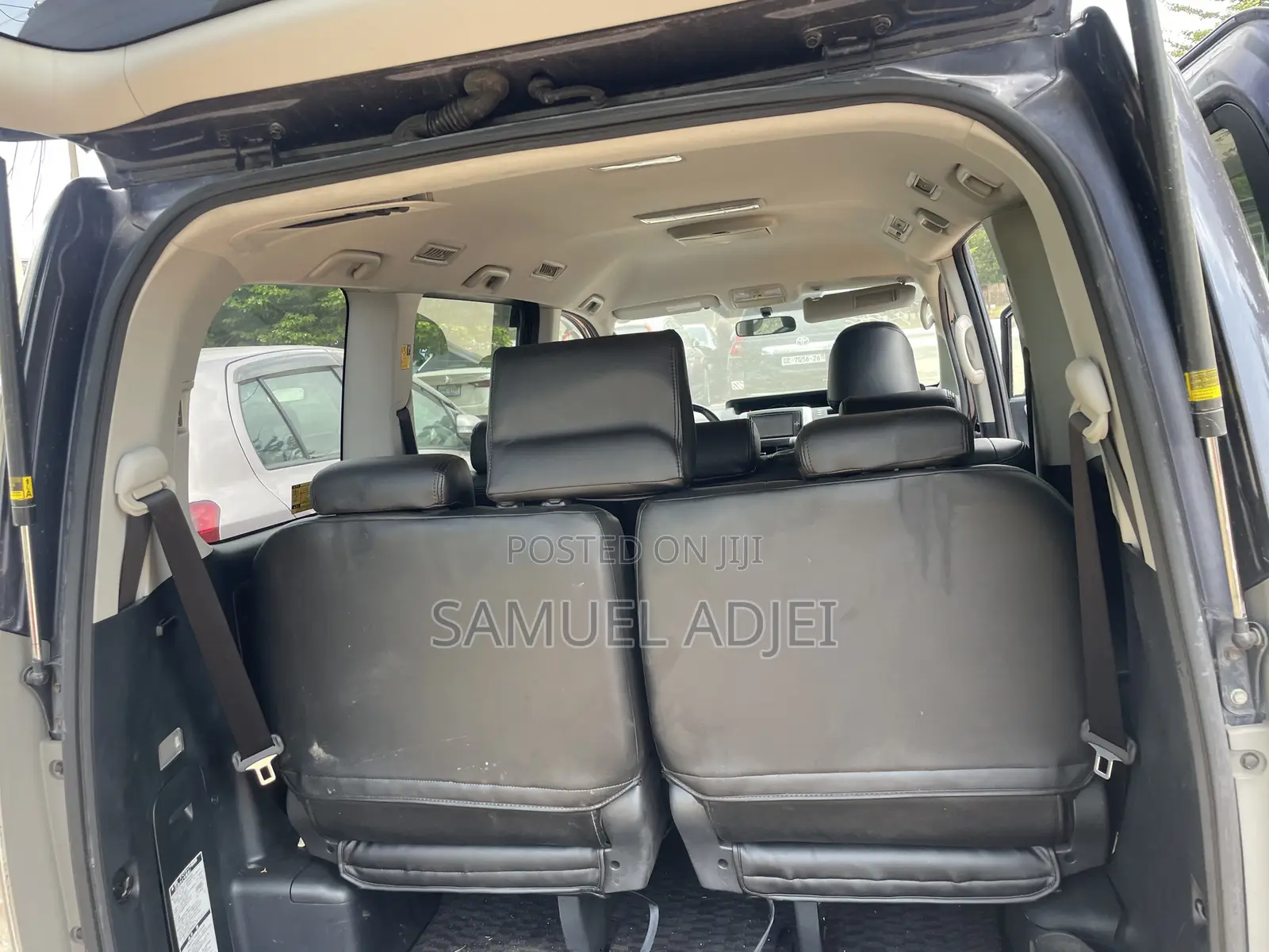 Toyota Voxy 2013