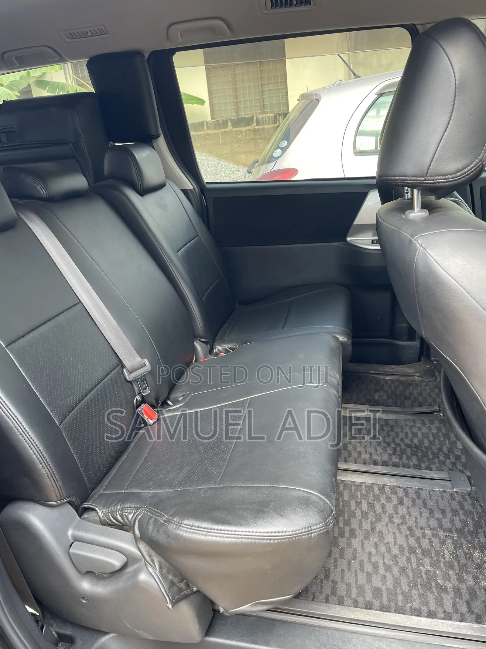 Toyota Voxy 2013