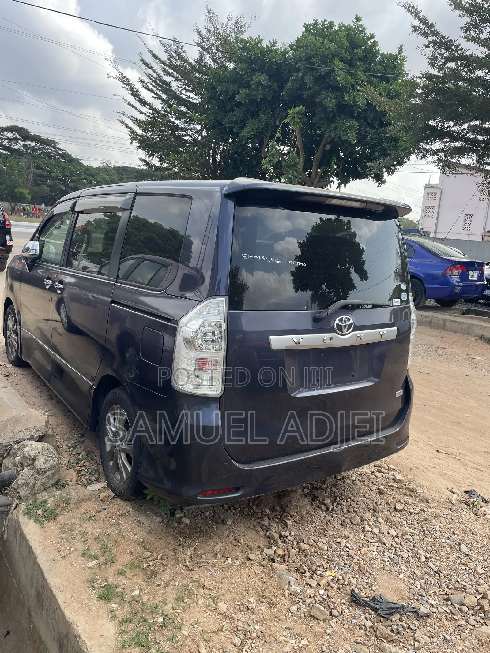 Toyota Voxy 2013