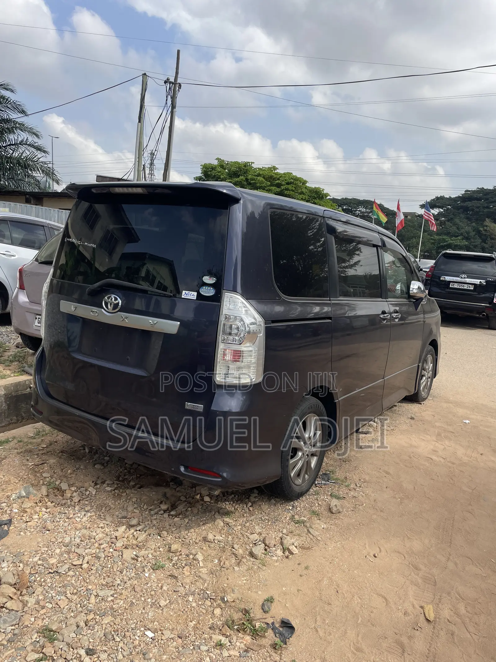 Toyota Voxy 2013