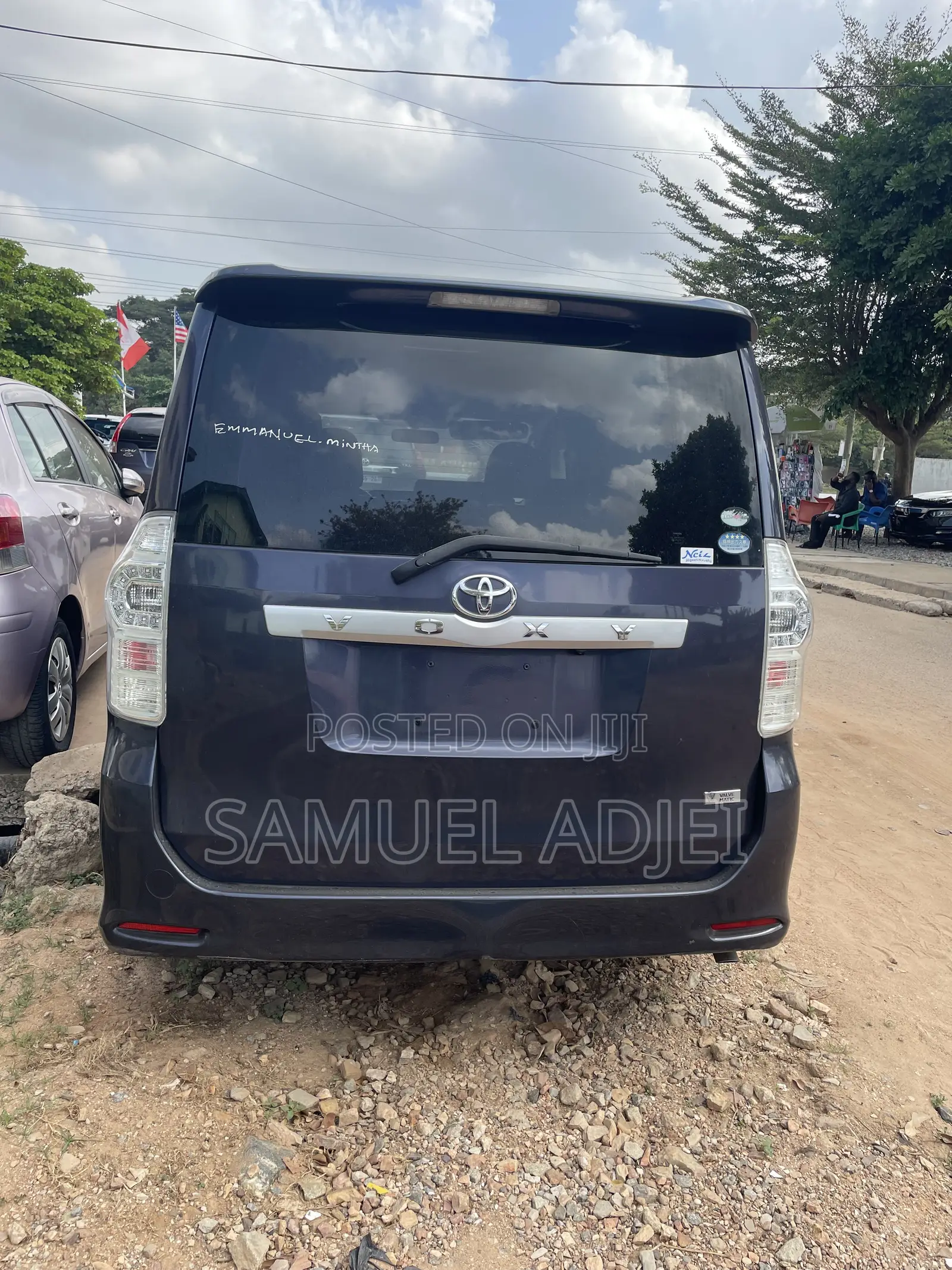 Toyota Voxy 2013