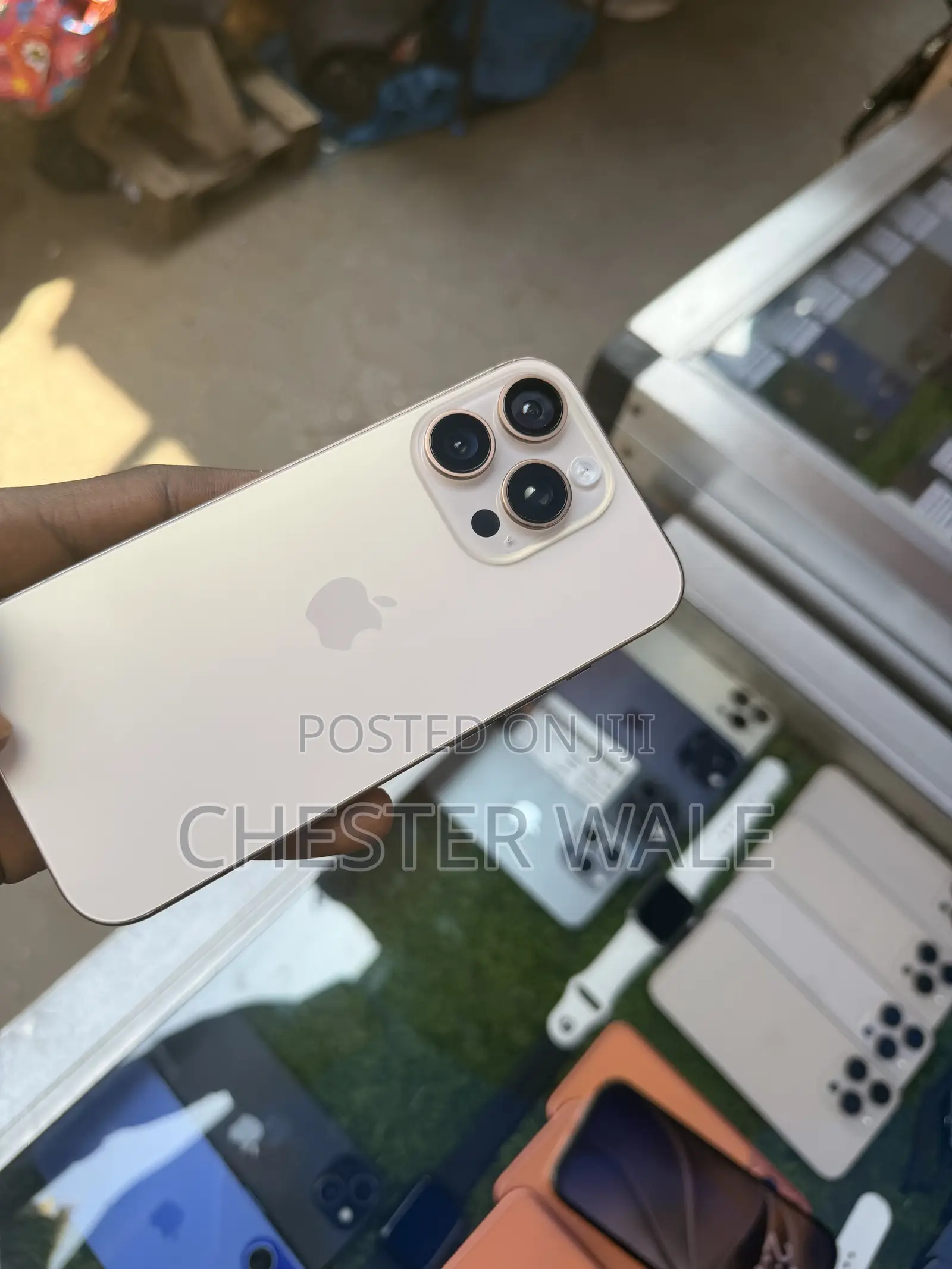 Apple iPhone 16 Pro 1 TB Gold