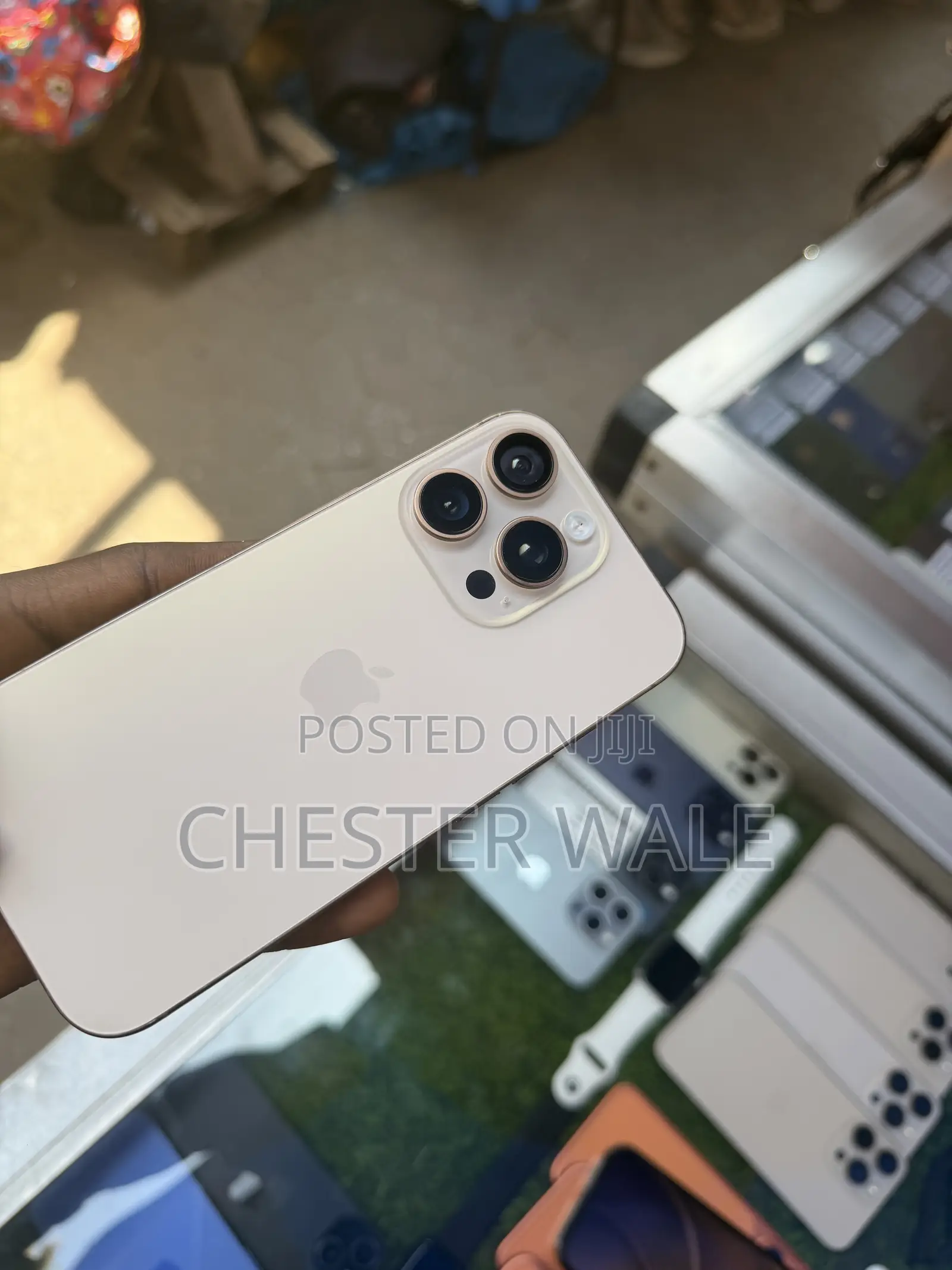 Apple iPhone 16 Pro 1 TB Gold