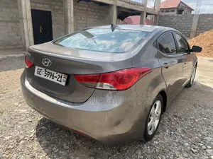Hyundai Elantra Limited Sedan FWD (1.8L 4cyl 6A) 2013 Gray