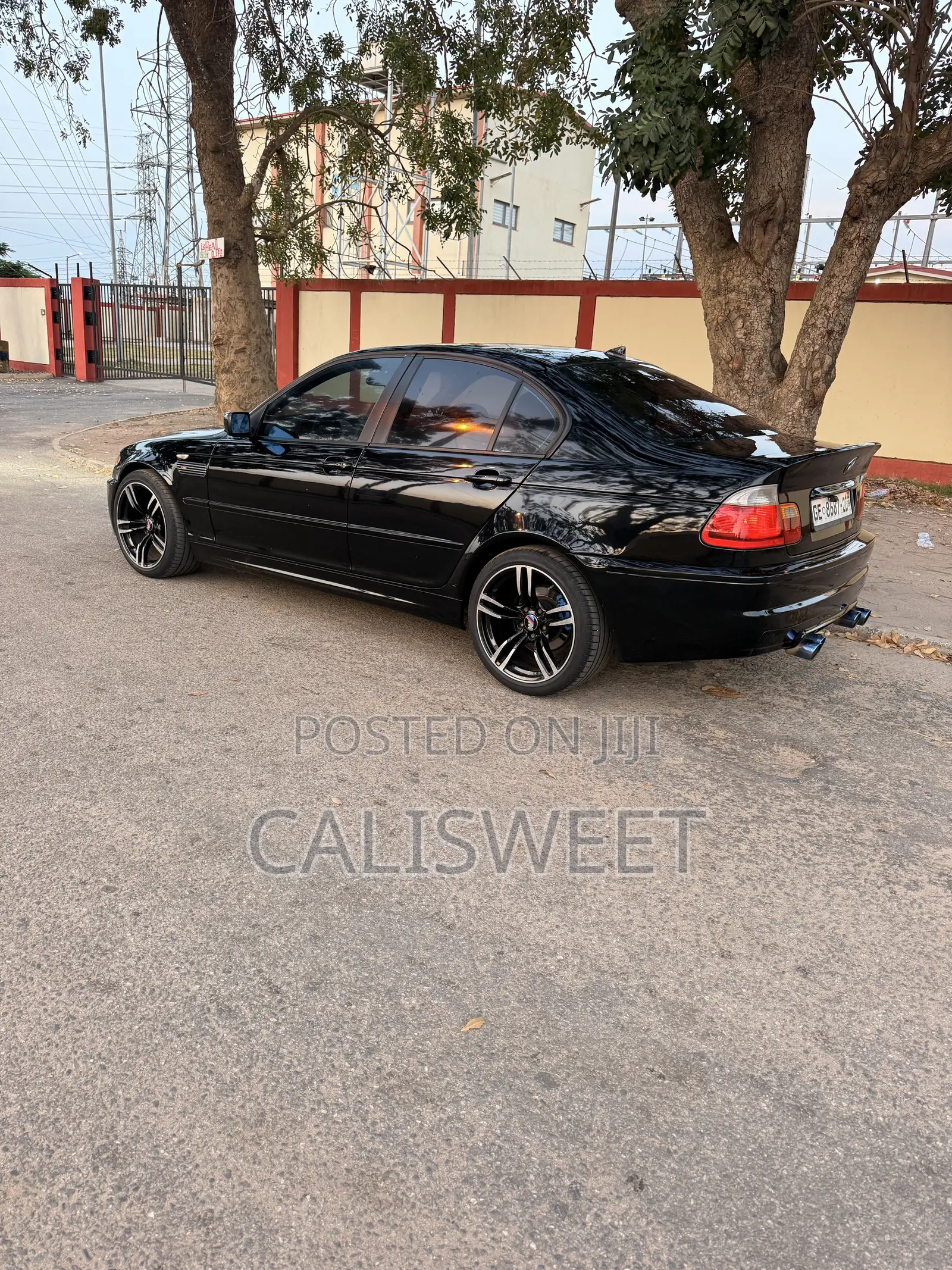 BMW 318i 2010 Black