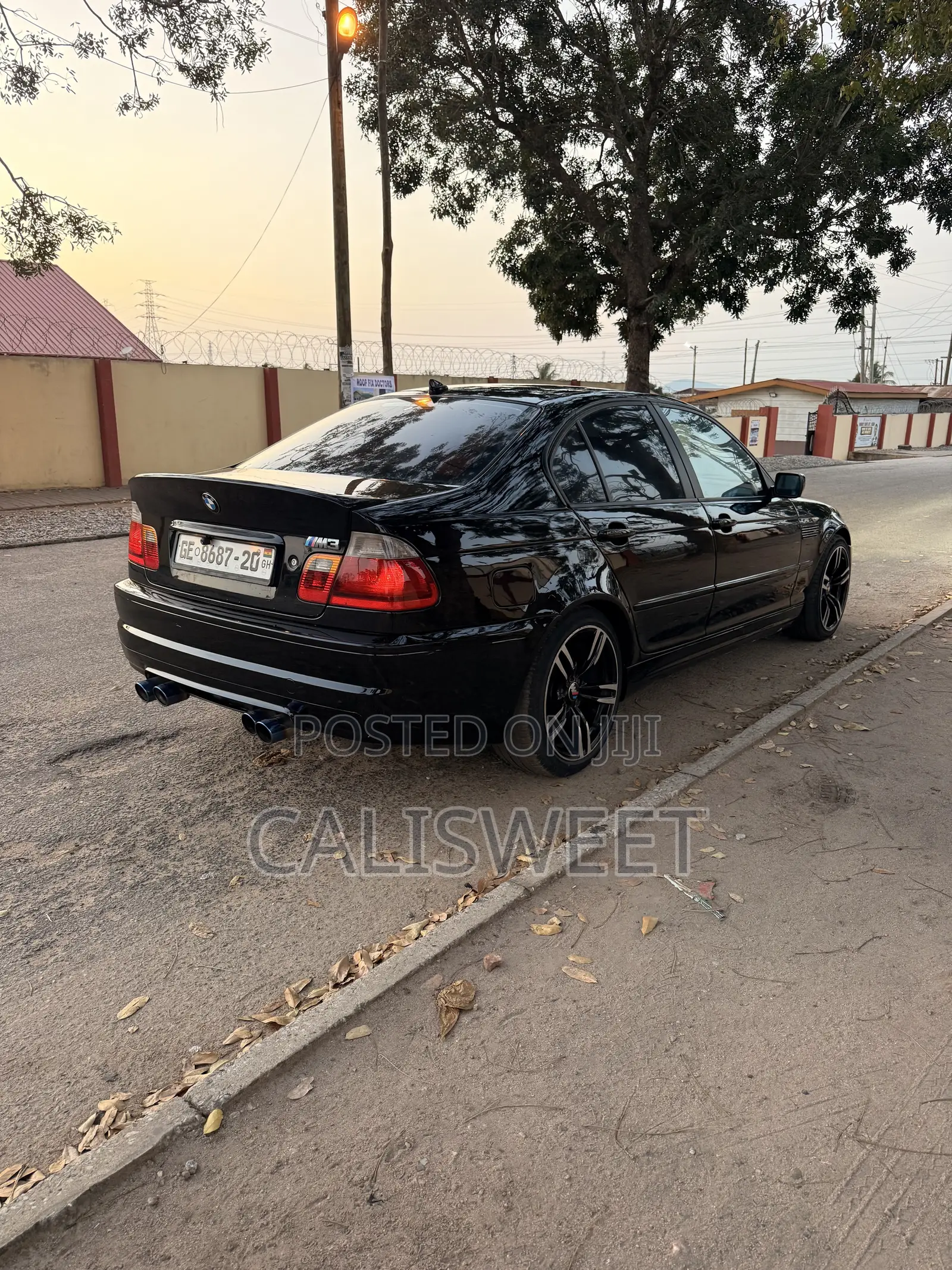 BMW 318i 2010 Black