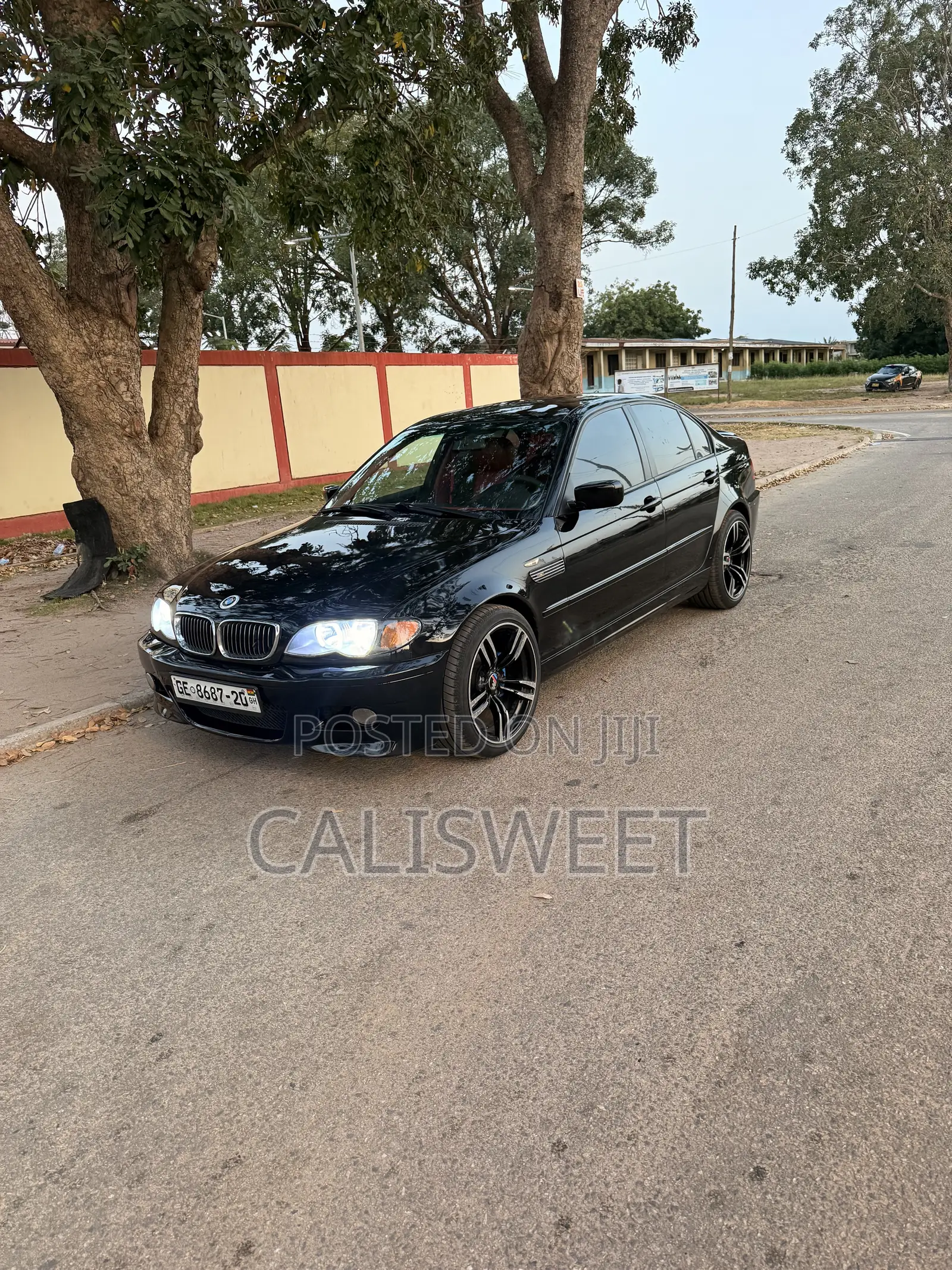 BMW 318i 2010 Black
