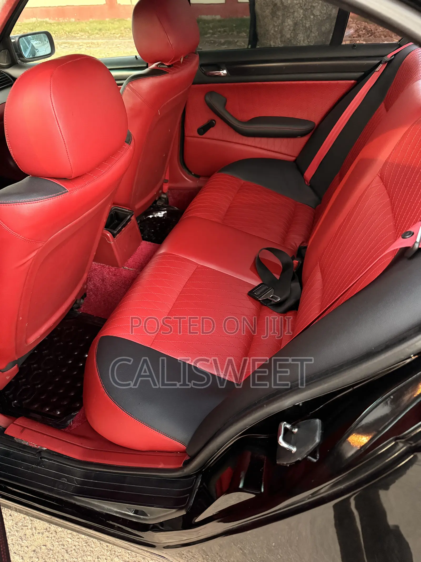 BMW 318i 2010 Black