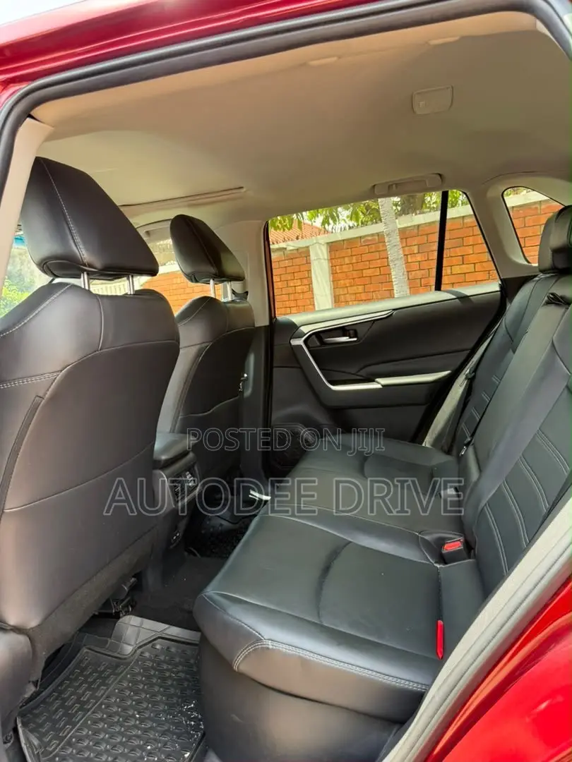 Toyota RAV4 XLE Premium AWD 2024 Red