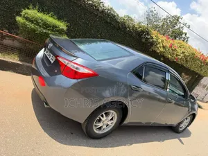 Toyota Corolla L 4dr Sedan (1.8L 4cyl Manual) 2016