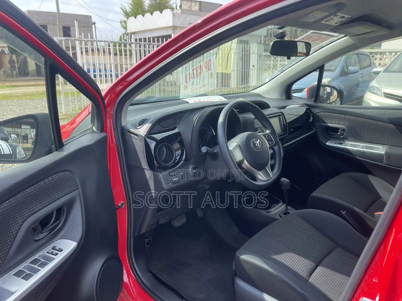 Toyota Vitz 1.3 AWD 3dr 2016 Red