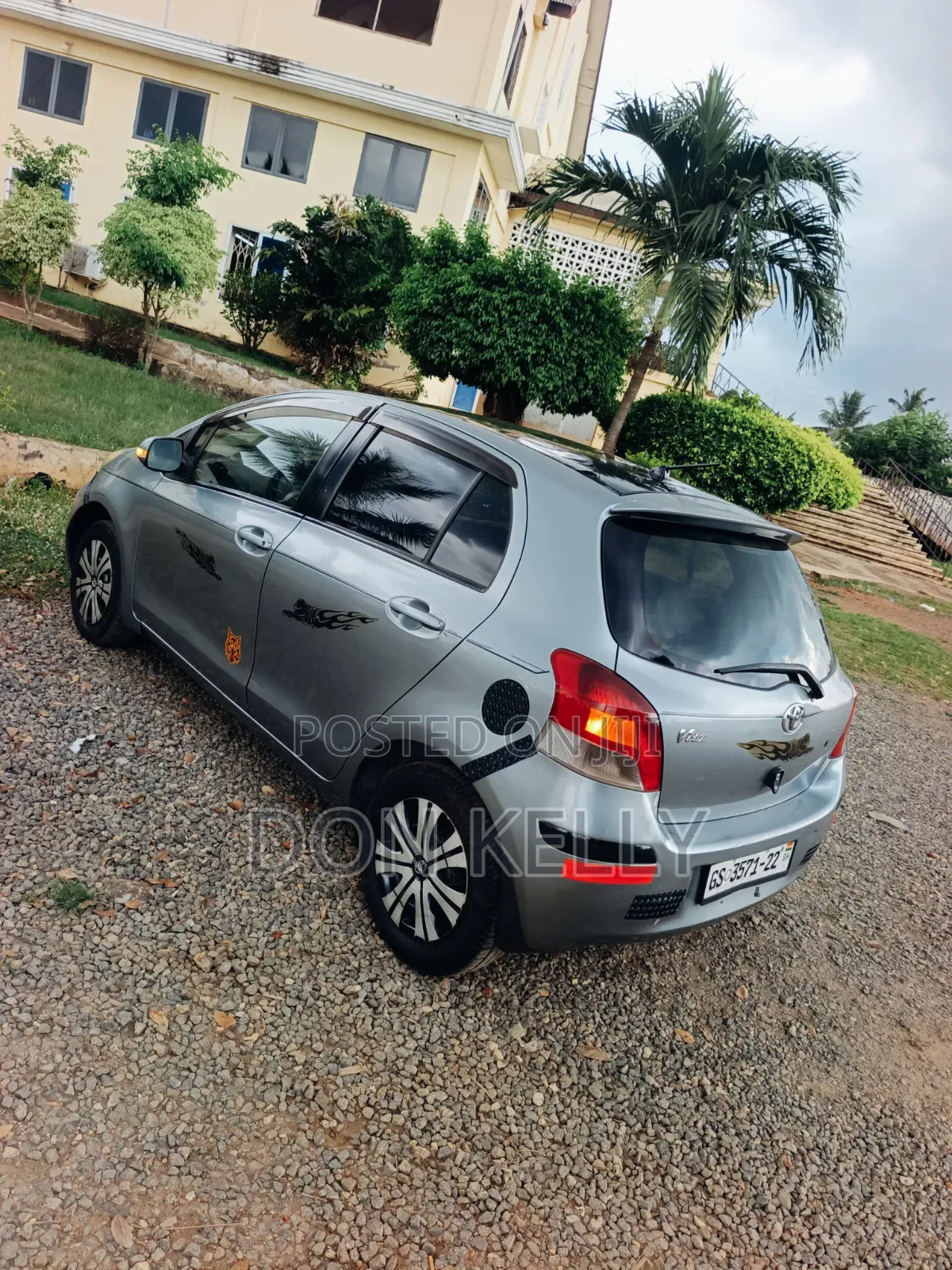 Toyota Vitz 2010 Gray