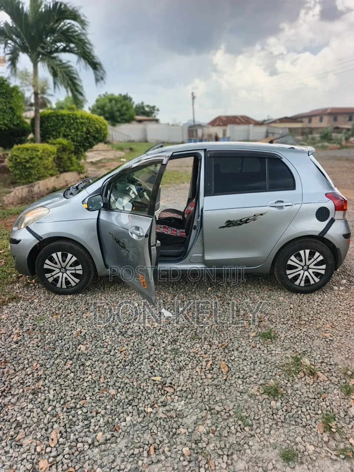 Toyota Vitz 2010 Gray