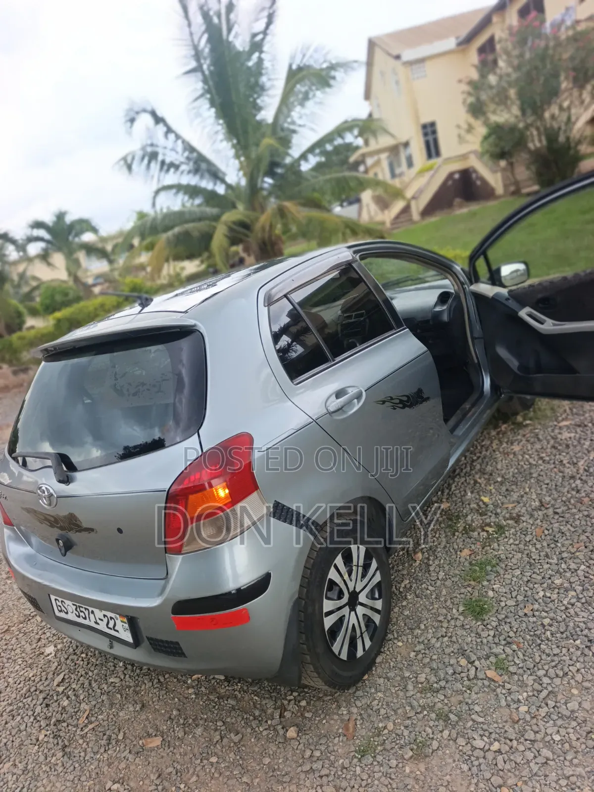 Toyota Vitz 2010 Gray
