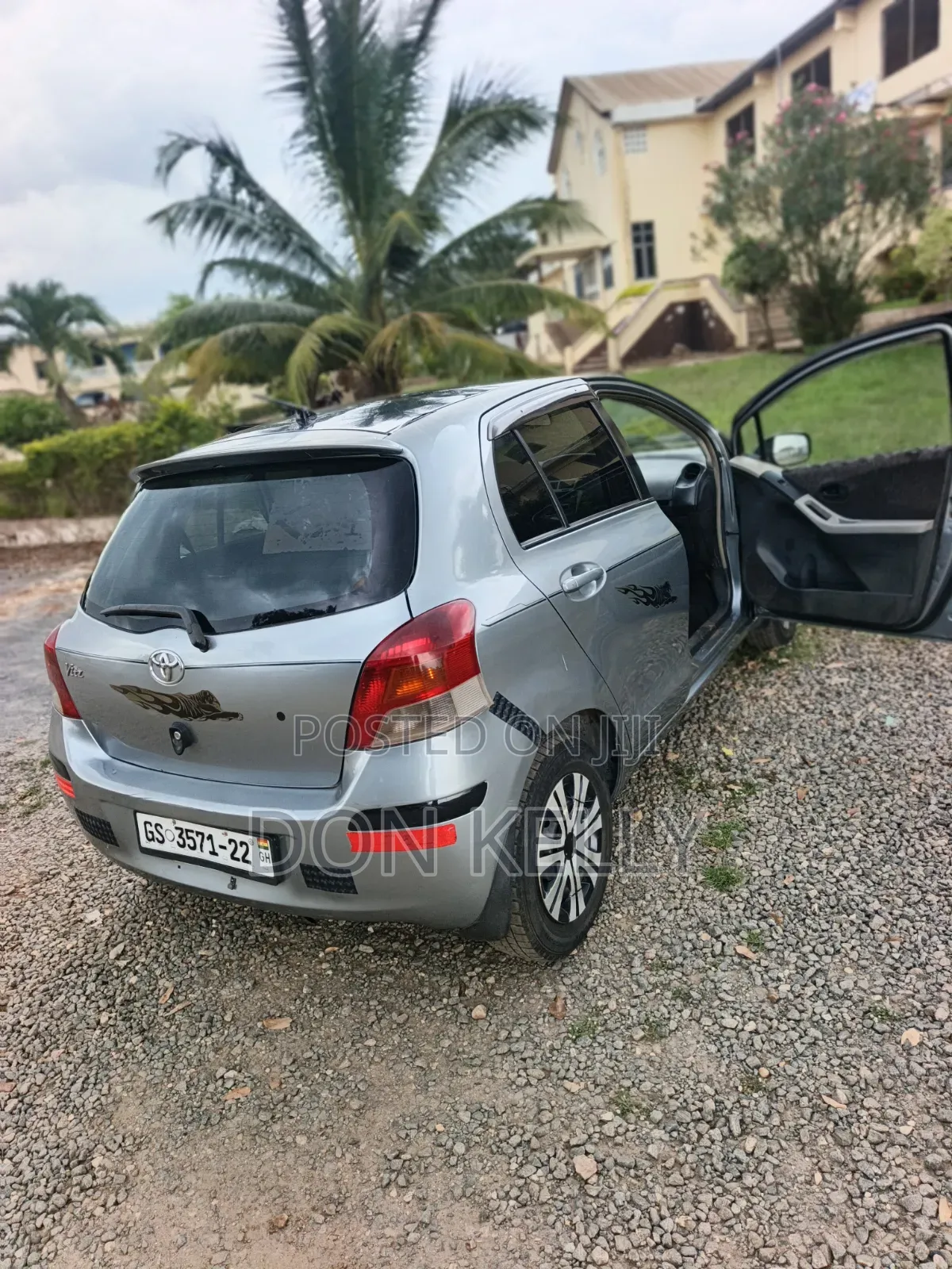 Toyota Vitz 2010 Gray